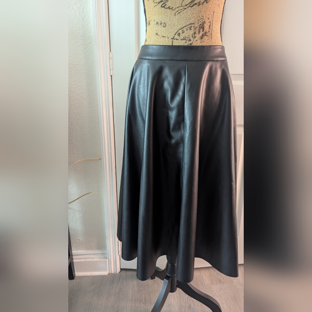 Elegant Black Midi A-Line Skirt for Cocktail Events